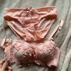 Lacy heart bra set